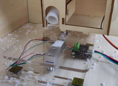 基于HuskyLens的区分多猫分时段定量喂食的防抢食装置的设计与实现