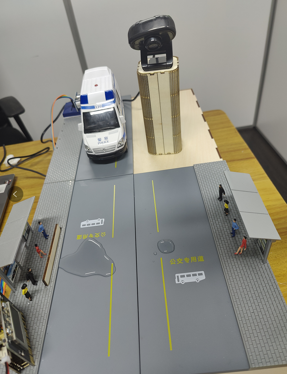 一种关于路面积水问题引发的思考—— 公交站台防水溅智能系统的研究